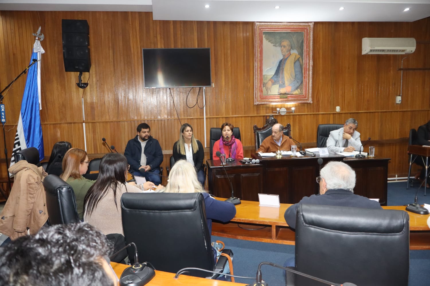 la Junta Departamental recibió a la Prof. Pierina Rapetti (Enlace Educativo MIDES) y a la Sra. Eloísa Panizza (UCDIE – DSIE – CODICEN), quienes brindaron detalles sobre la organización y el alcance de la “Expo-Educa” en el departamento. 